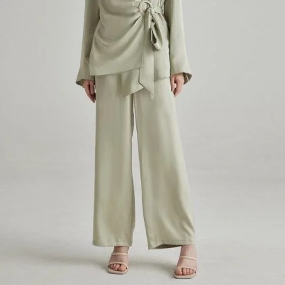 Silk Madison 100% genuine silk sage green pant suit | top and blazer - Picture 12 of 14